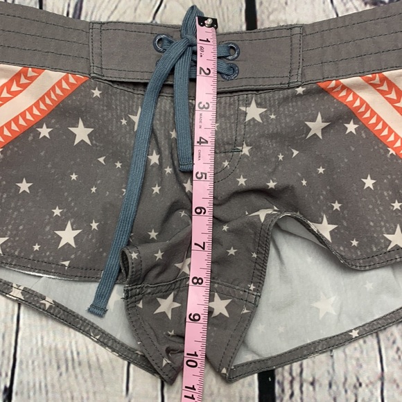 RIP CURL Gray/White/Orange Activewear Shorts Size: XS - Picture 10 of 17